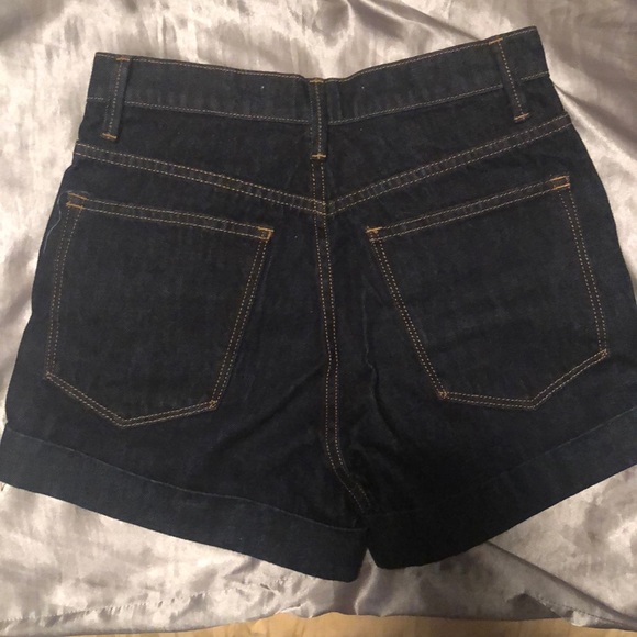NWOT Gap High Rise Dark Wash Denim Shorts! - Picture 2 of 3